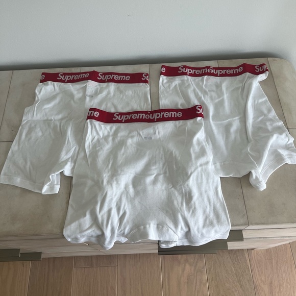 UNWORN Supreme Boxer Briefs Size M Pack of 3 - Picture 2 of 3